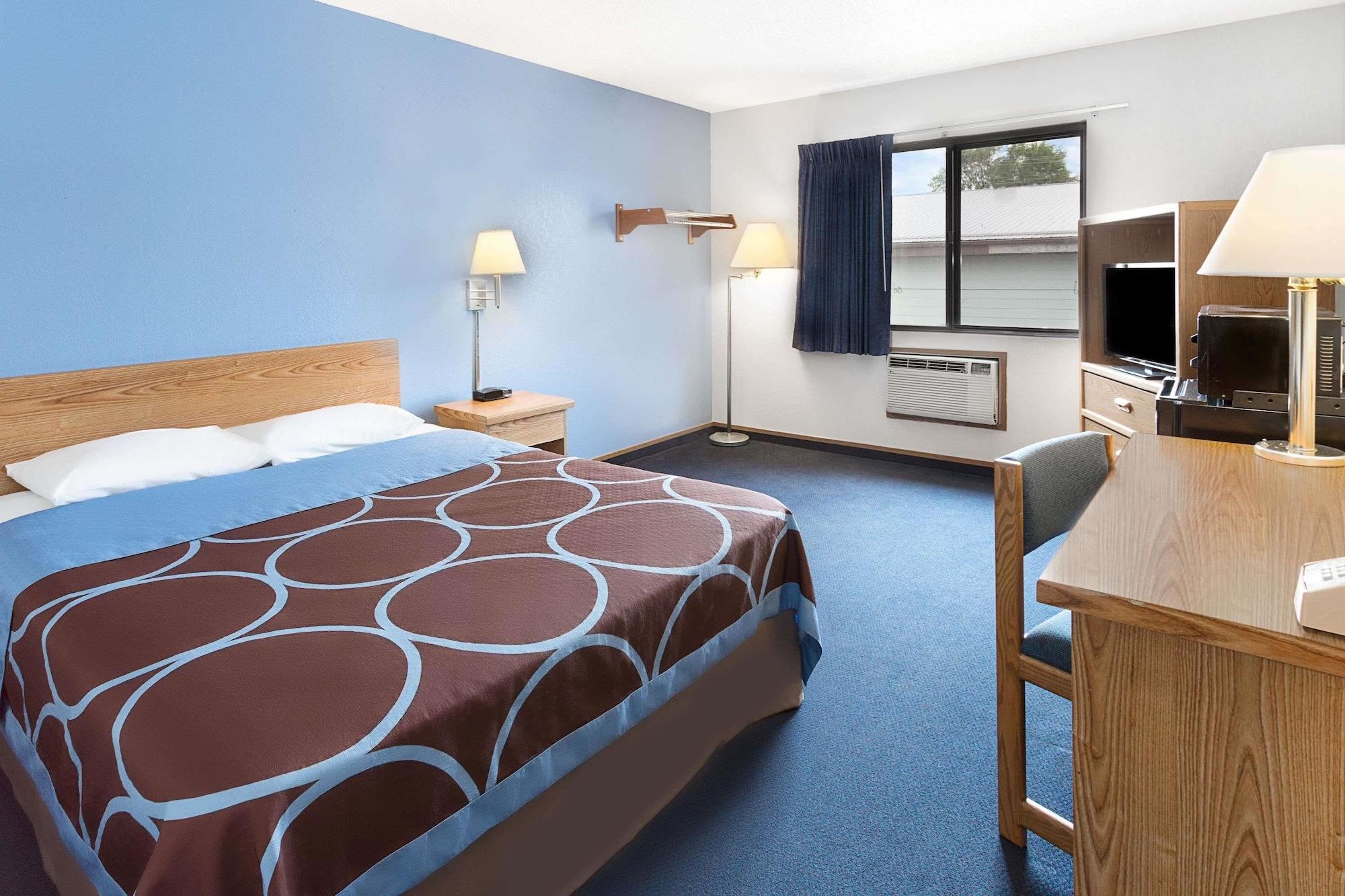 Super 8 By Wyndham Clinton Hotel Exterior foto